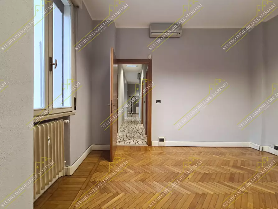 Immagine 26 di Ufficio in affitto  in via valdrighi 2 a Modena