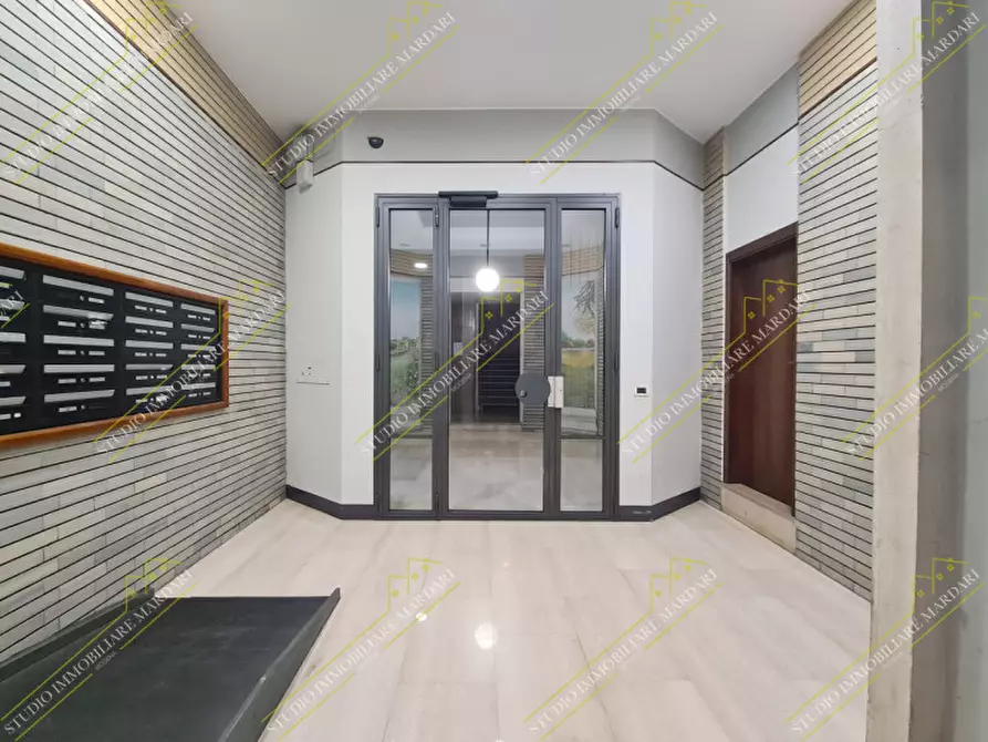 Immagine 27 di Ufficio in affitto  in via valdrighi 2 a Modena