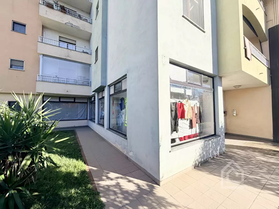 Immagine 4 di Negozio in vendita  in Via Alcide De Gasperi 2 a Chivasso