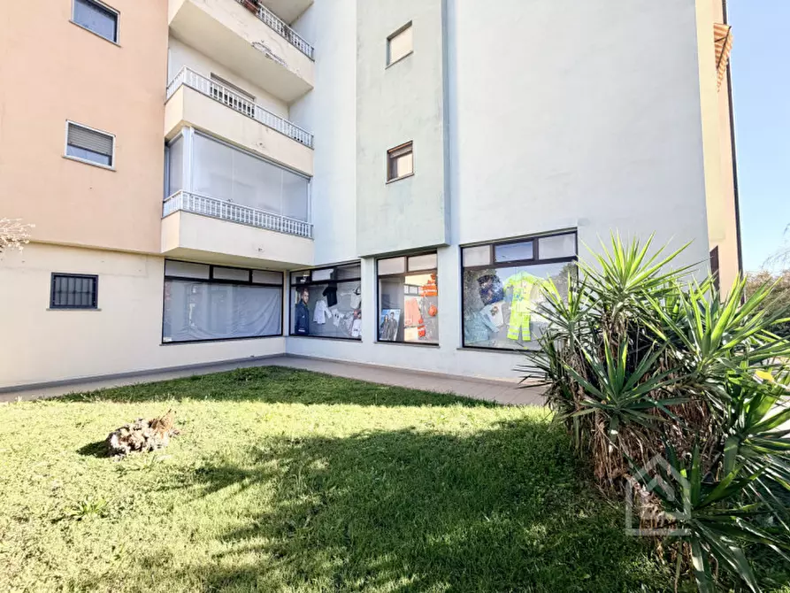 Immagine 7 di Negozio in vendita  in Via Alcide De Gasperi 2 a Chivasso