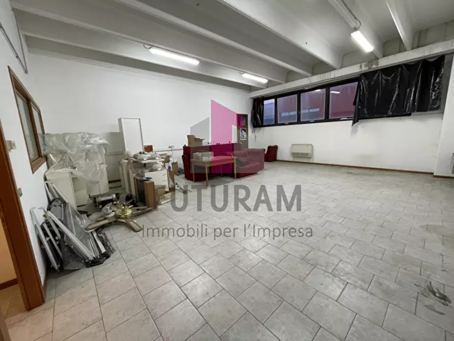 Immagine 2 di Laboratorio in affitto  in via del lavoro 1 a Torri Di Quartesolo