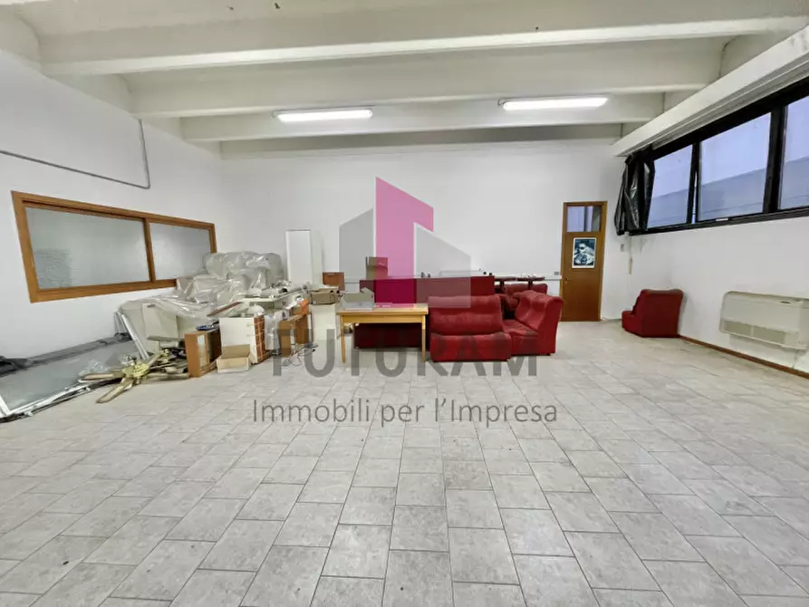 Immagine 4 di Laboratorio in affitto  in via del lavoro 1 a Torri Di Quartesolo