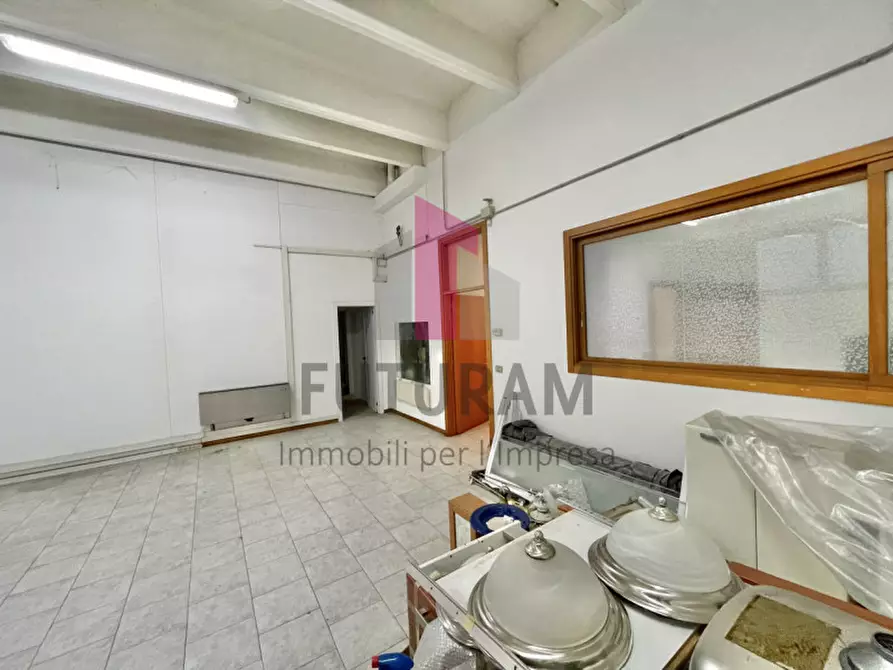 Immagine 9 di Laboratorio in affitto  in via del lavoro 1 a Torri Di Quartesolo