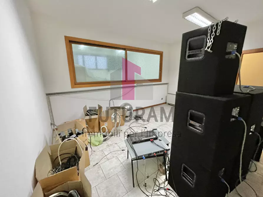 Immagine 17 di Laboratorio in affitto  in via del lavoro 1 a Torri Di Quartesolo