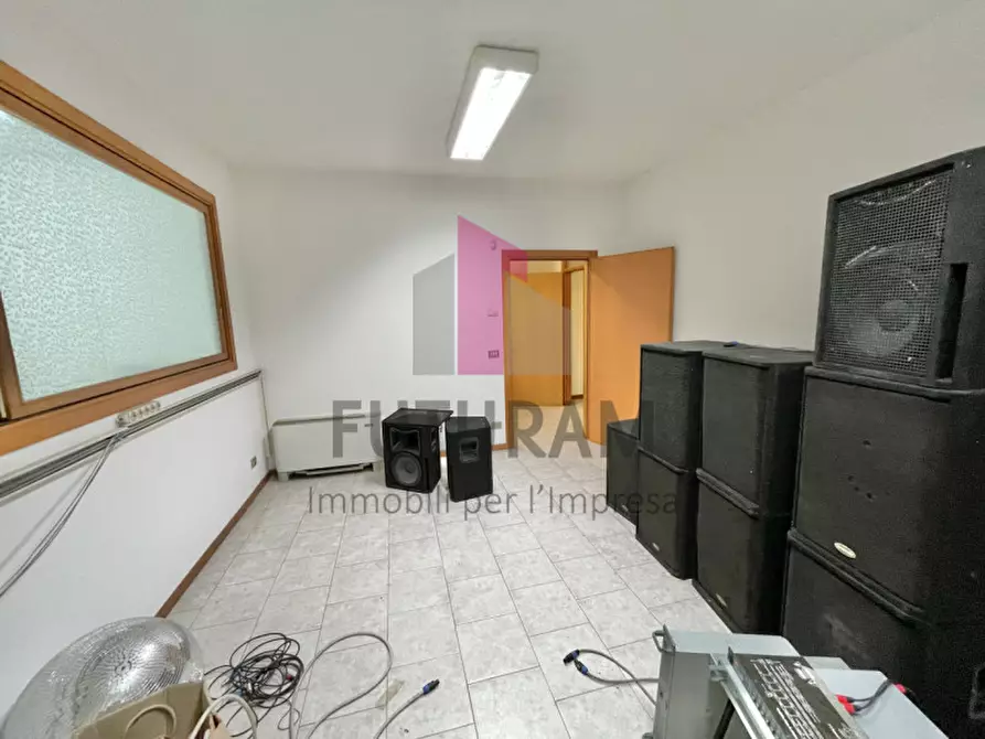 Immagine 18 di Laboratorio in affitto  in via del lavoro 1 a Torri Di Quartesolo