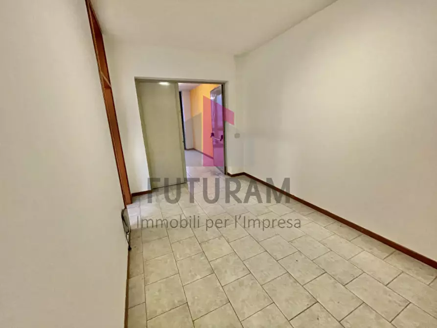 Immagine 21 di Laboratorio in affitto  in via del lavoro 1 a Torri Di Quartesolo