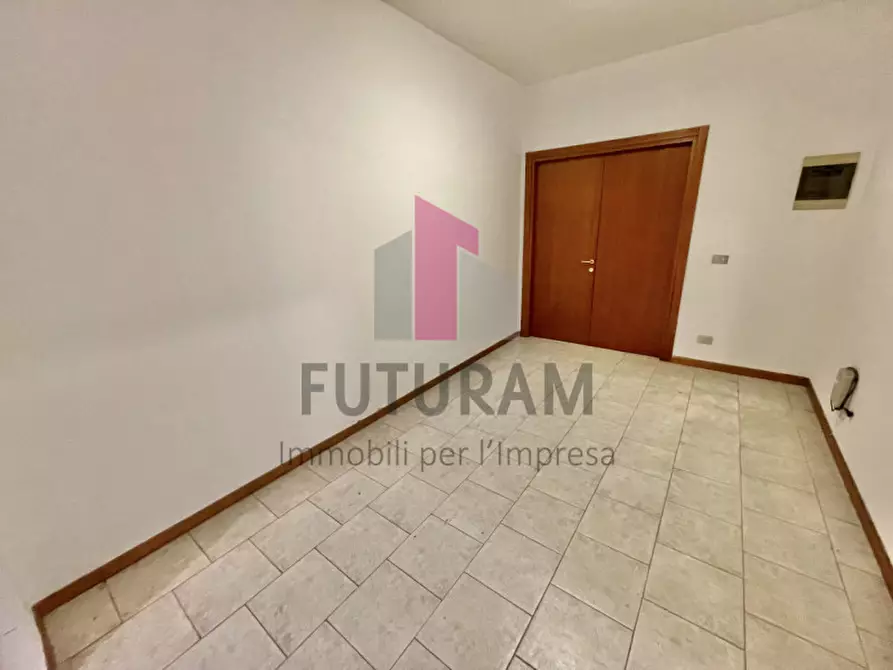 Immagine 27 di Laboratorio in affitto  in via del lavoro 1 a Torri Di Quartesolo