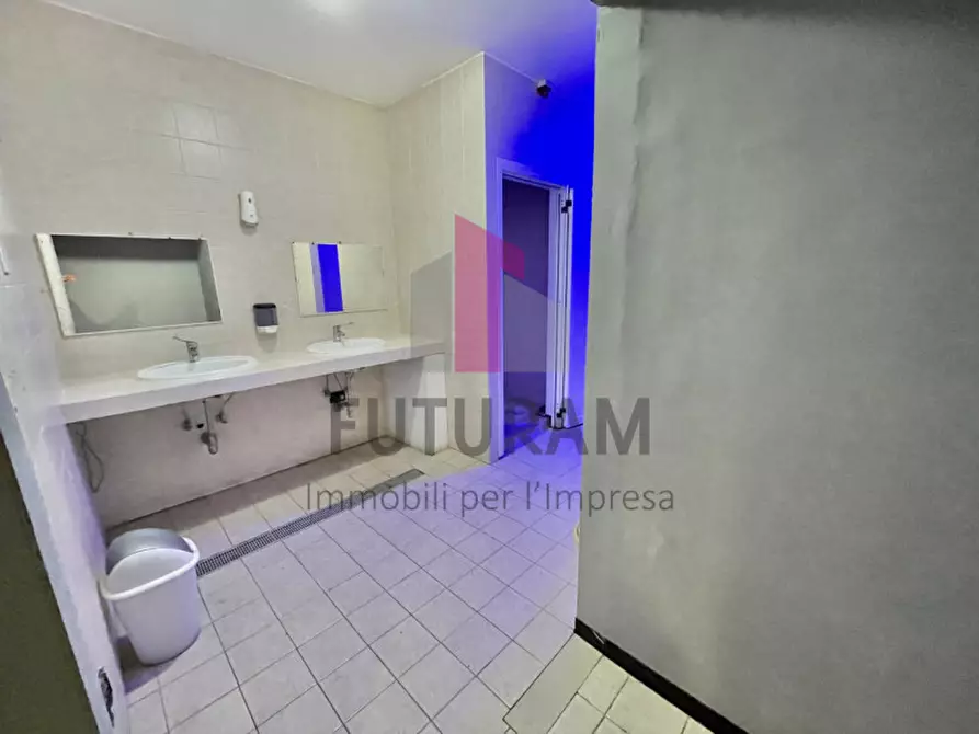 Immagine 30 di Attività commerciale in affitto  in Via del lavoro 1 a Torri Di Quartesolo