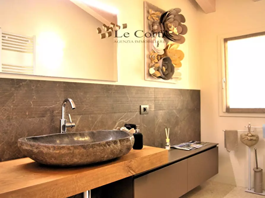 Immagine 18 di Villa in vendita  a Lonigo