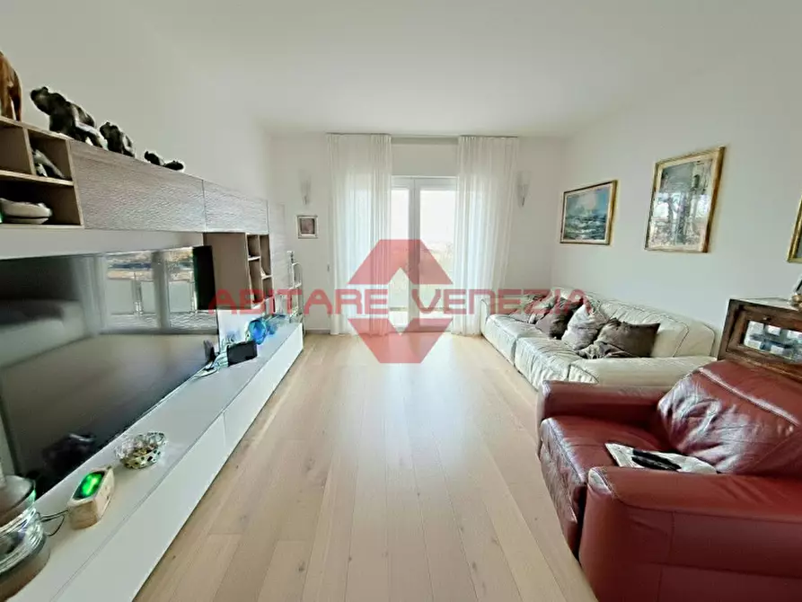 Immagine 2 di Appartamento in vendita  in Via Sandro Gallo 161 a Venezia