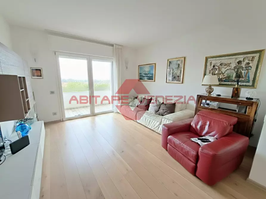 Immagine 3 di Appartamento in vendita  in Via Sandro Gallo 161 a Venezia