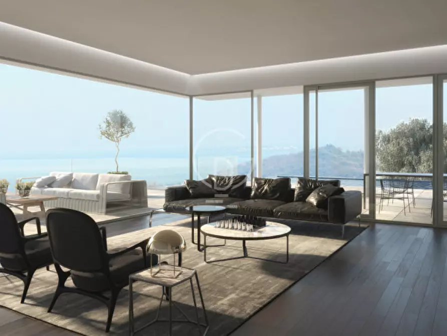 Immagine 1 di Villa in vendita  a Lonato del Garda