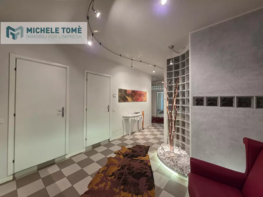 Immagine 10 di Ufficio in vendita  in Via Armando Diaz a Sant'ambrogio Di Valpolicella