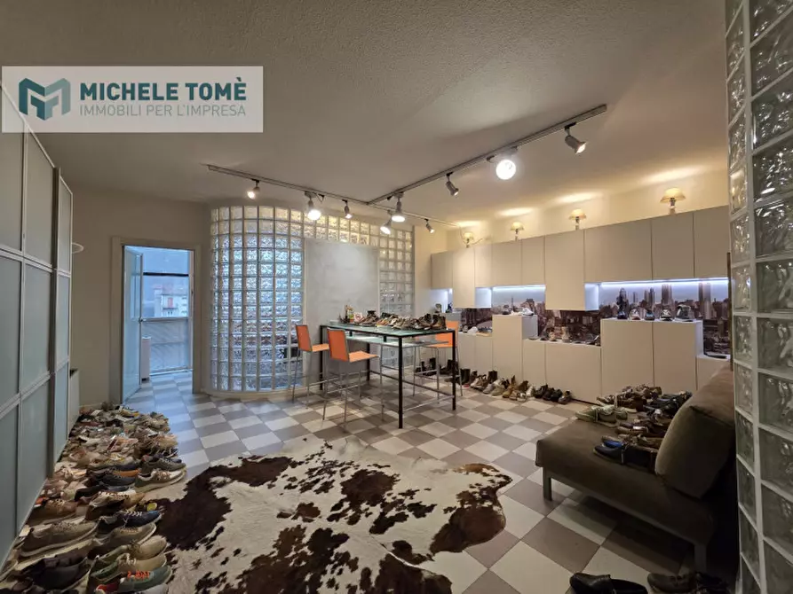 Immagine 13 di Ufficio in vendita  in Via Armando Diaz a Sant'ambrogio Di Valpolicella