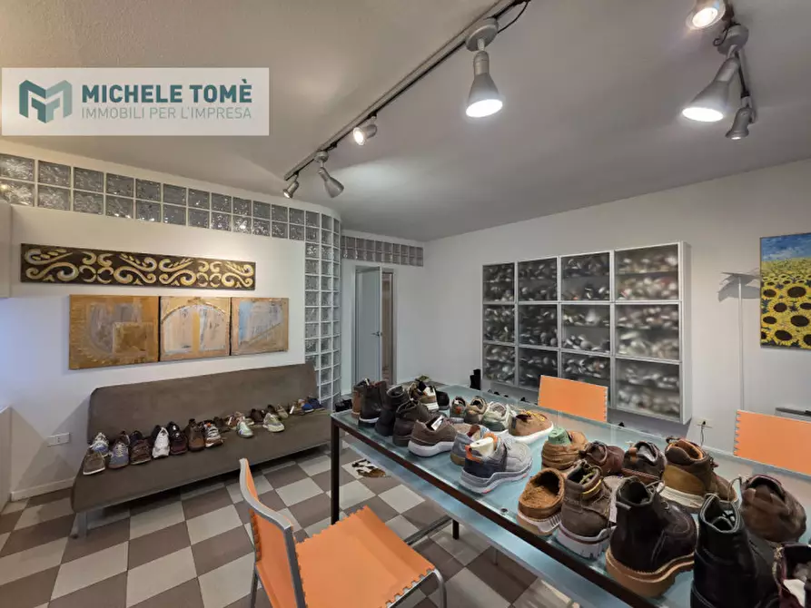 Immagine 19 di Ufficio in vendita  in Via Armando Diaz a Sant'ambrogio Di Valpolicella