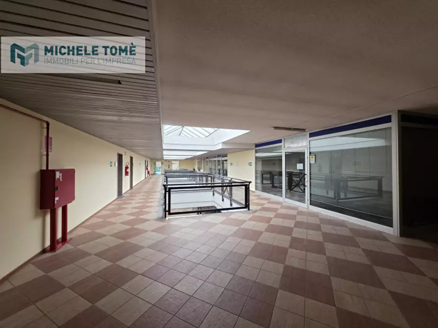 Immagine 23 di Ufficio in vendita  in Via Armando Diaz a Sant'ambrogio Di Valpolicella