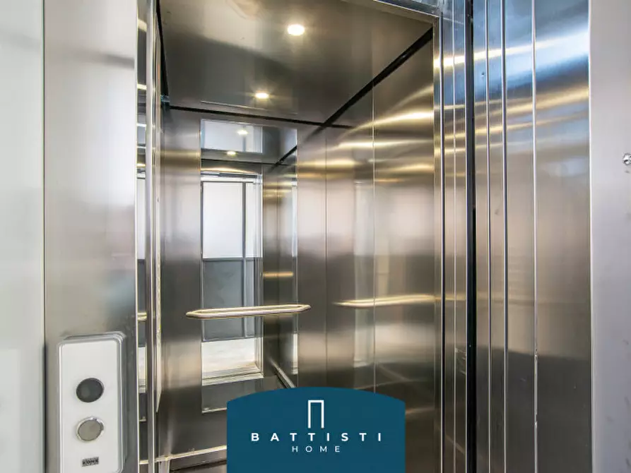 Immagine 30 di Attico in affitto  in Piazza Barberini a Roma