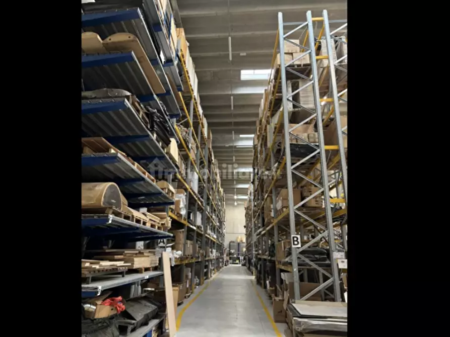 Immagine 2 di Capannone industriale in affitto  a Dolo