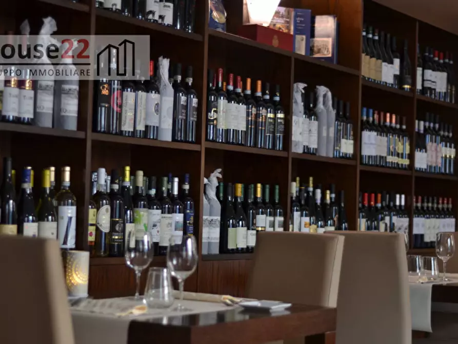 Immagine 5 di Attività commerciale in vendita  a Padenghe Sul Garda