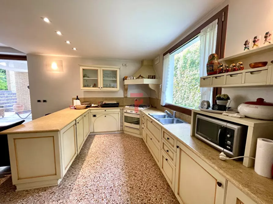 Immagine 17 di Villa in vendita  in Via Vigonovese a Padova