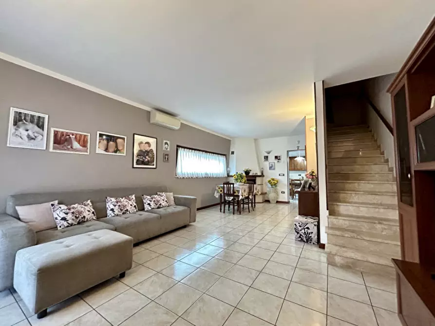 Immagine 2 di Casa bifamiliare in vendita  in Via Giotto 63 a Angiari