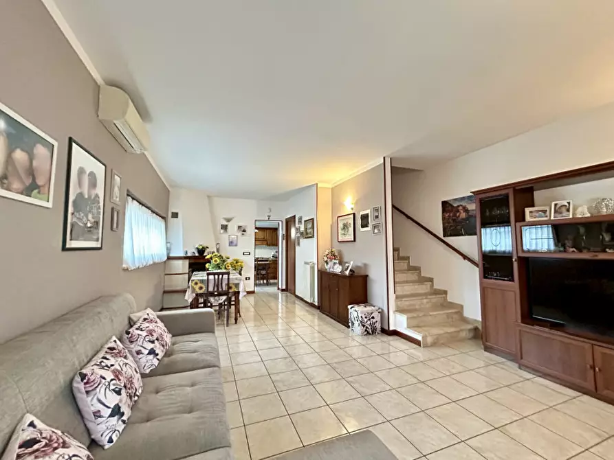 Immagine 3 di Casa bifamiliare in vendita  in Via Giotto 63 a Angiari