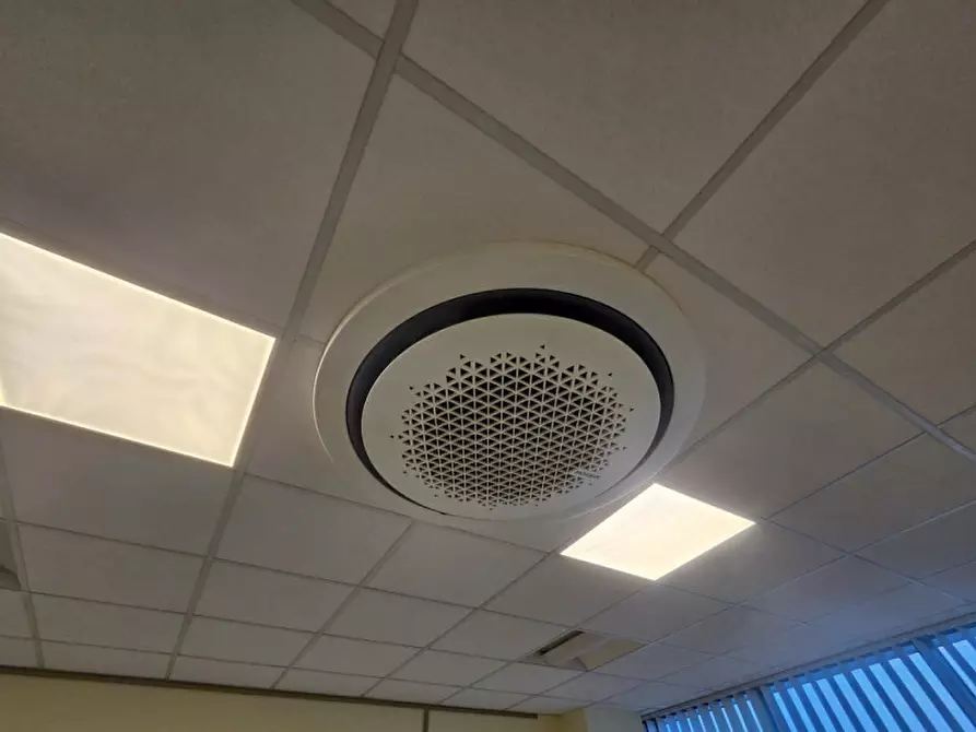 Immagine 13 di Ufficio in affitto  in Viale dell'Industria a Padova