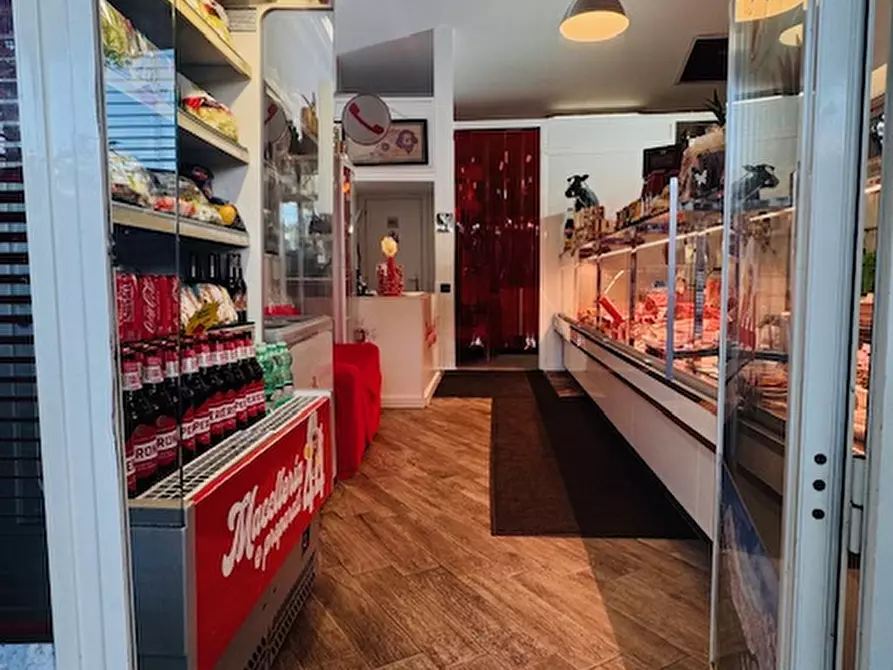 Immagine 3 di Attività commerciale in vendita  in Viale Gorgia di Leontini 279 a Roma