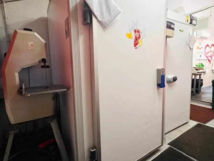 Immagine 14 di Attività commerciale in vendita  in Viale Gorgia di Leontini 279 a Roma