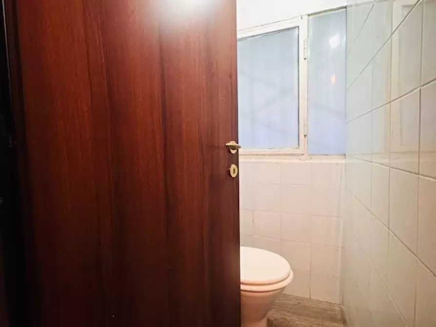 Immagine 16 di Attività commerciale in vendita  in Viale Gorgia di Leontini 279 a Roma