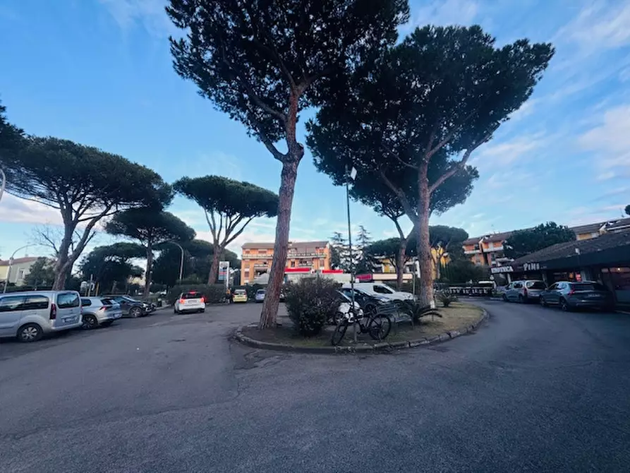 Immagine 17 di Attività commerciale in vendita  in Viale Gorgia di Leontini 279 a Roma