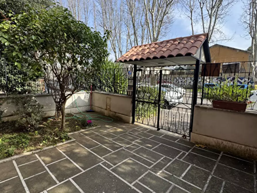 Immagine 1 di Laboratorio in vendita  a Roma