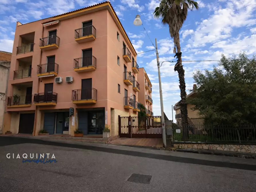 Immagine 2 di Appartamento in vendita  in Via Camillo Benso Conte di Cavour n.82 a Militello In Val Di Catania