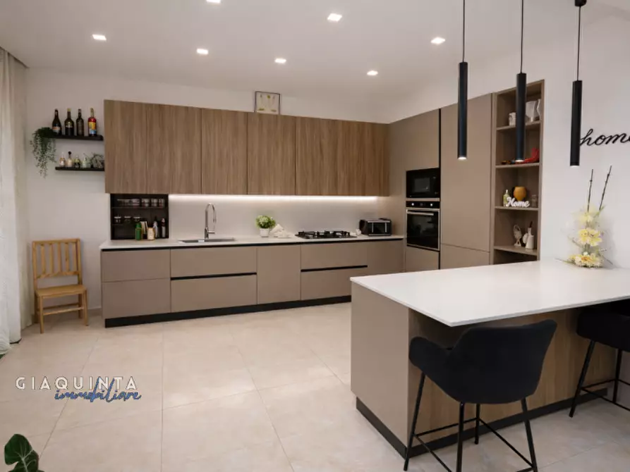 Immagine 3 di Appartamento in vendita  in Via Camillo Benso Conte di Cavour n.82 a Militello In Val Di Catania