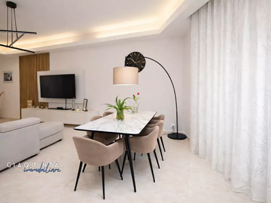 Immagine 5 di Appartamento in vendita  in Via Camillo Benso Conte di Cavour n.82 a Militello In Val Di Catania