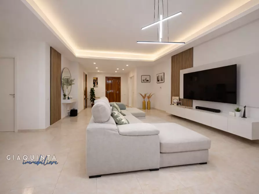 Immagine 8 di Appartamento in vendita  in Via Camillo Benso Conte di Cavour n.82 a Militello In Val Di Catania