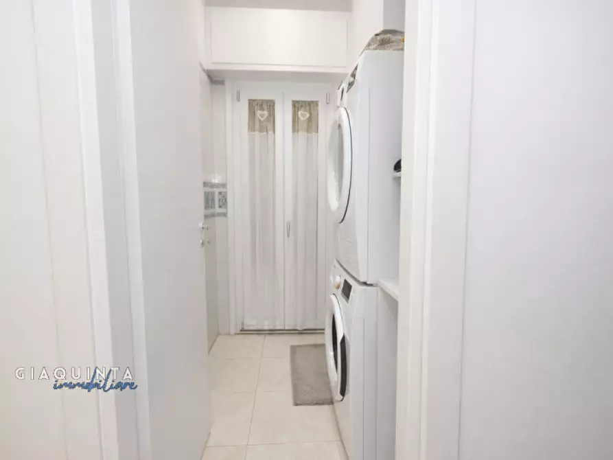 Immagine 13 di Appartamento in vendita  in Via Camillo Benso Conte di Cavour n.82 a Militello In Val Di Catania