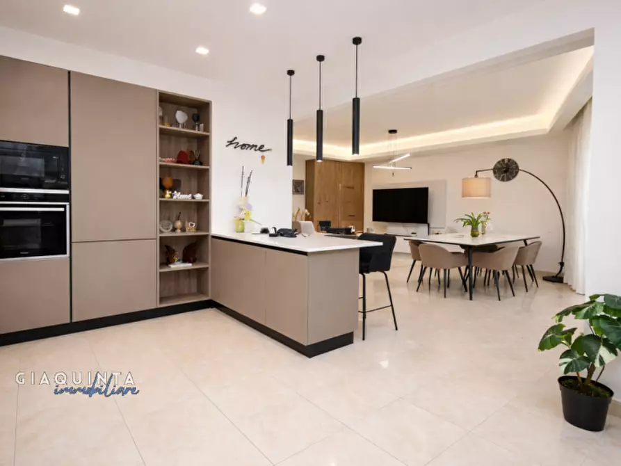 Immagine 16 di Appartamento in vendita  in Via Camillo Benso Conte di Cavour n.82 a Militello In Val Di Catania