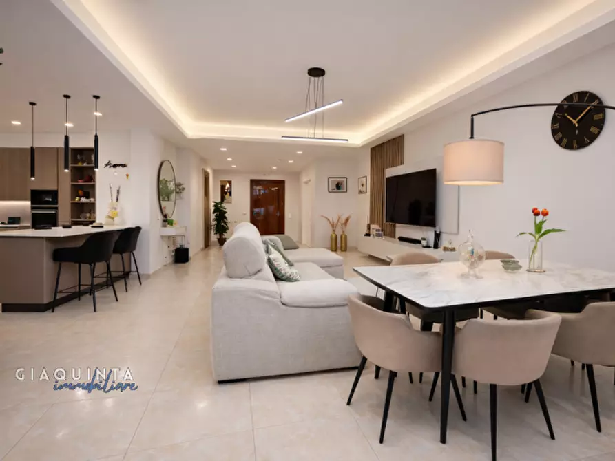 Immagine 19 di Appartamento in vendita  in Via Camillo Benso Conte di Cavour n.82 a Militello In Val Di Catania