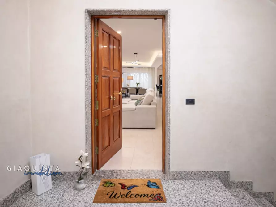 Immagine 21 di Appartamento in vendita  in Via Camillo Benso Conte di Cavour n.82 a Militello In Val Di Catania