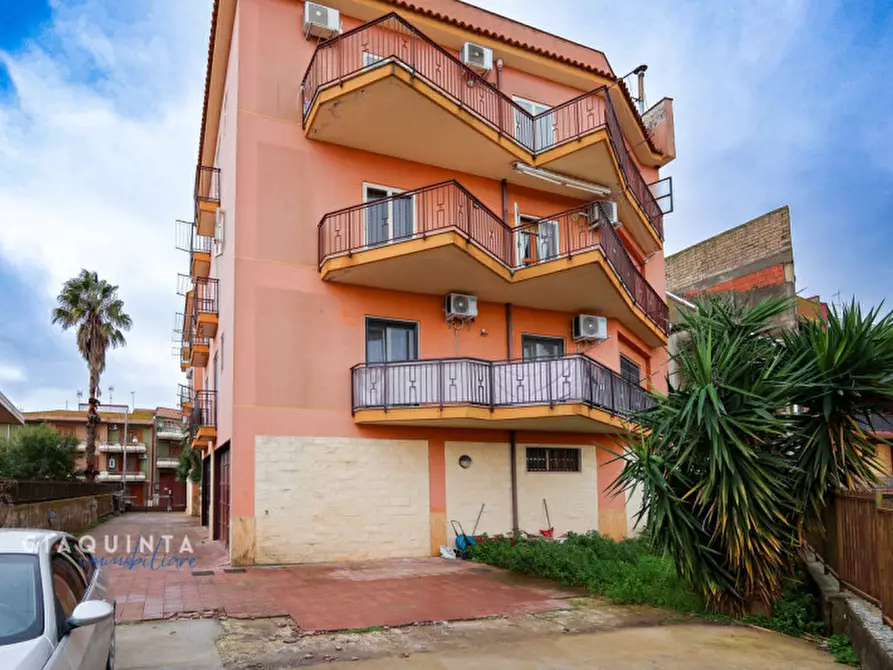 Immagine 22 di Appartamento in vendita  in Via Camillo Benso Conte di Cavour n.82 a Militello In Val Di Catania