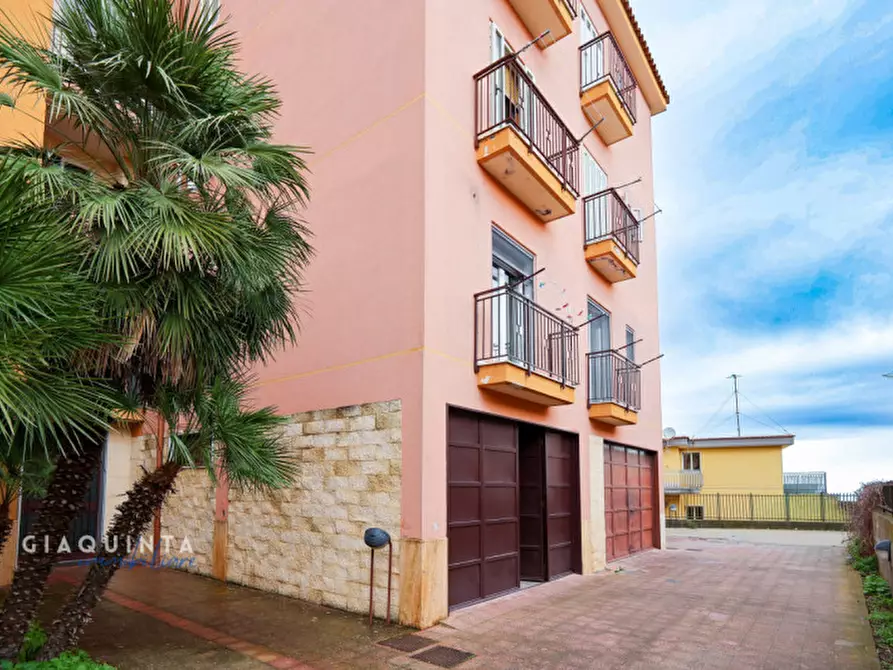 Immagine 25 di Appartamento in vendita  in Via Camillo Benso Conte di Cavour n.82 a Militello In Val Di Catania