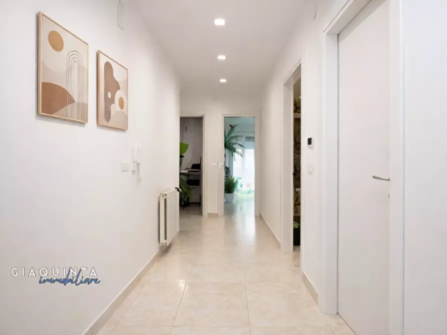 Immagine 30 di Appartamento in vendita  in Via Camillo Benso Conte di Cavour n.82 a Militello In Val Di Catania