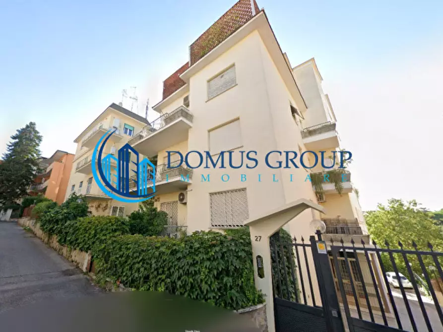 Immagine 1 di Appartamento in vendita  in Via Brunate a Roma