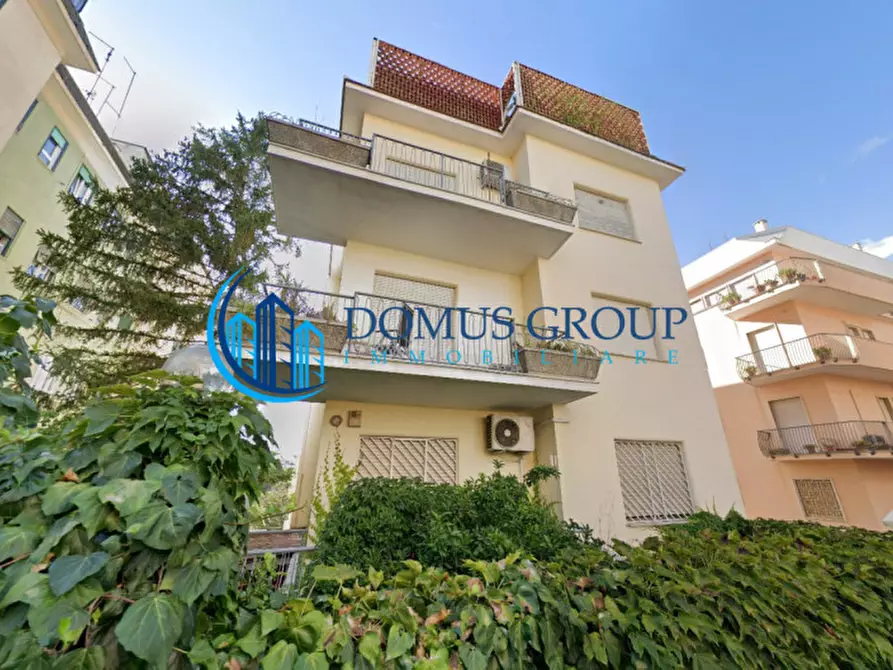 Immagine 2 di Appartamento in vendita  in Via Brunate a Roma