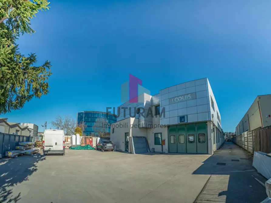 Immagine 2 di Capannone industriale in vendita  a Vicenza