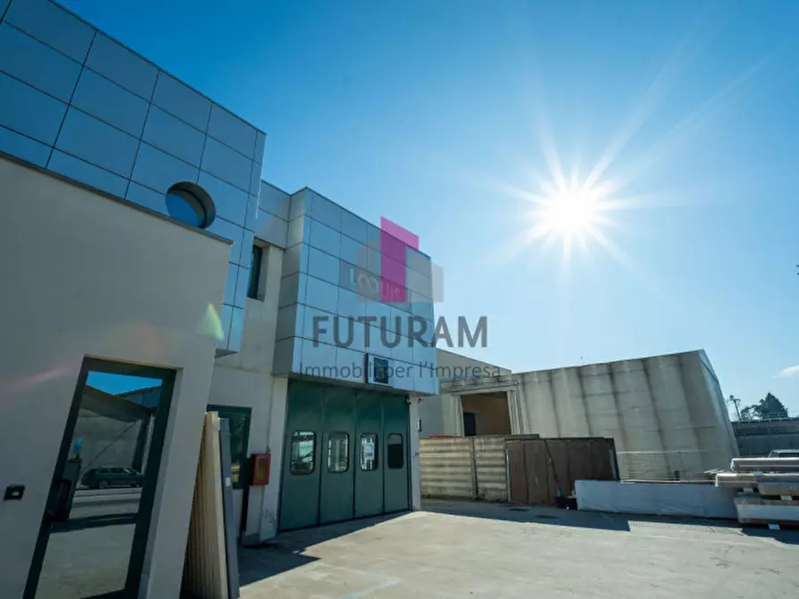 Immagine 4 di Capannone industriale in vendita  a Vicenza