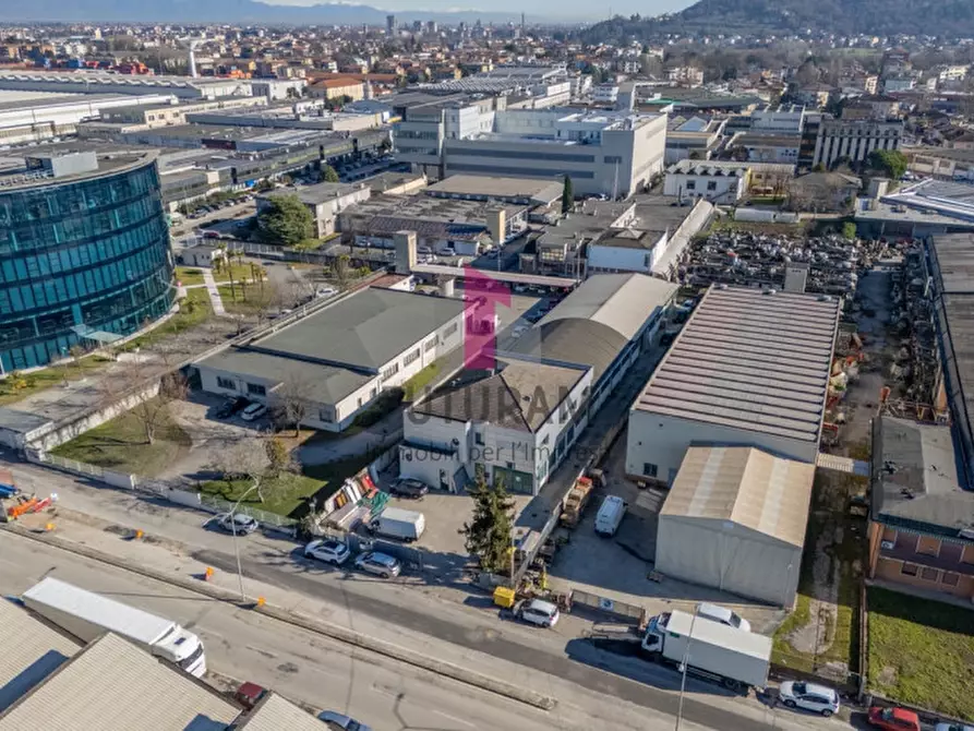 Immagine 5 di Capannone industriale in vendita  a Vicenza