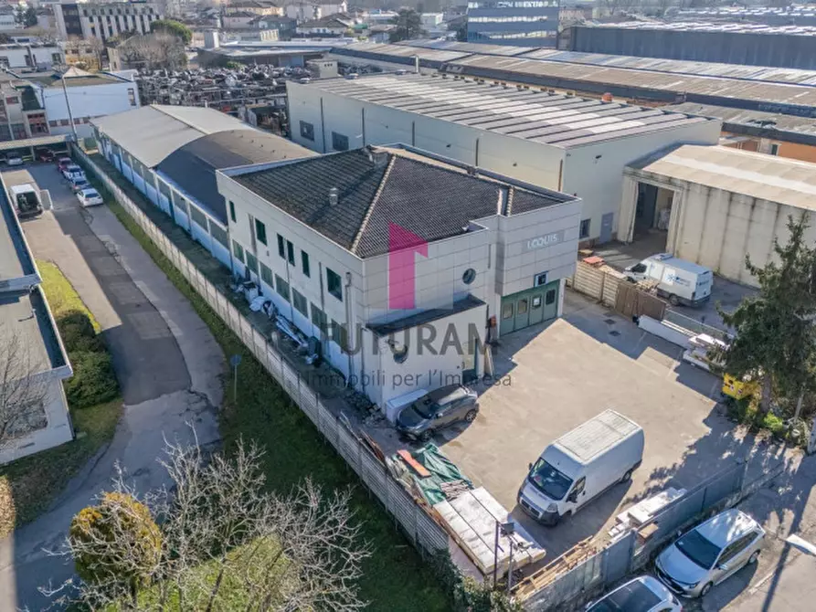 Immagine 10 di Capannone industriale in vendita  a Vicenza