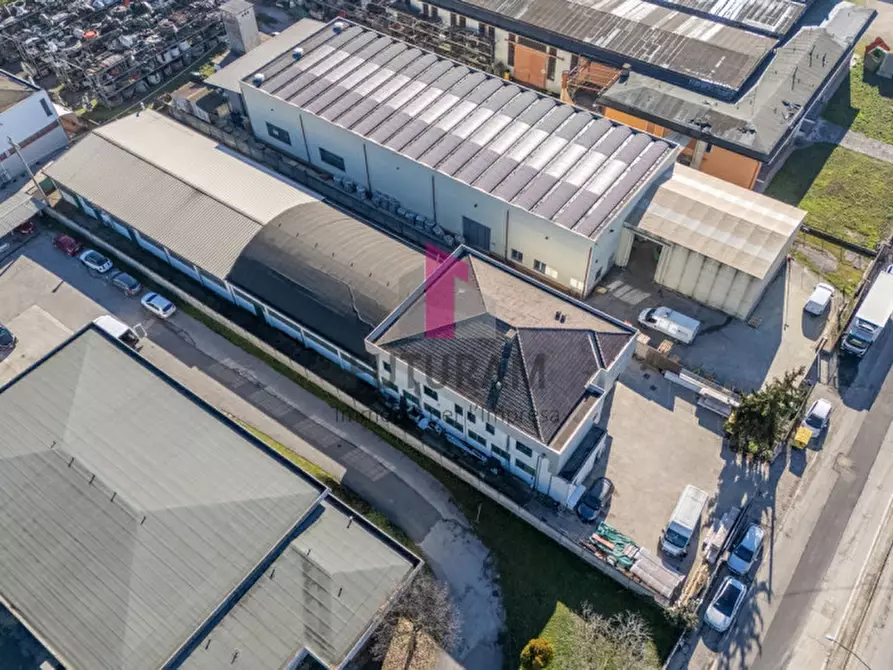 Immagine 11 di Capannone industriale in vendita  a Vicenza